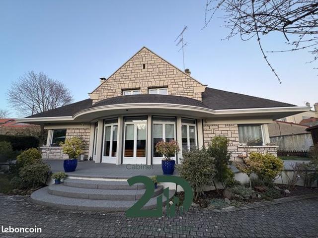 Maison 7 pièces 220 m²