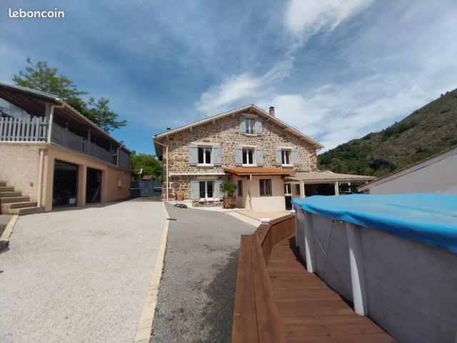Maison 7 pièces 220 m²