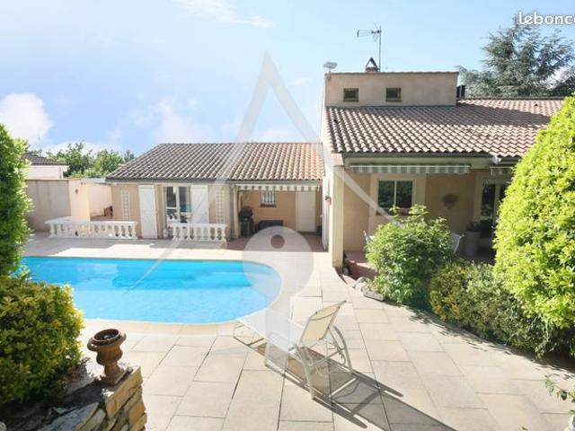Maison 7 pièces 220 m²