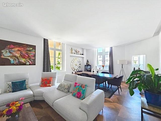 Maison 7 pièces 220 m²