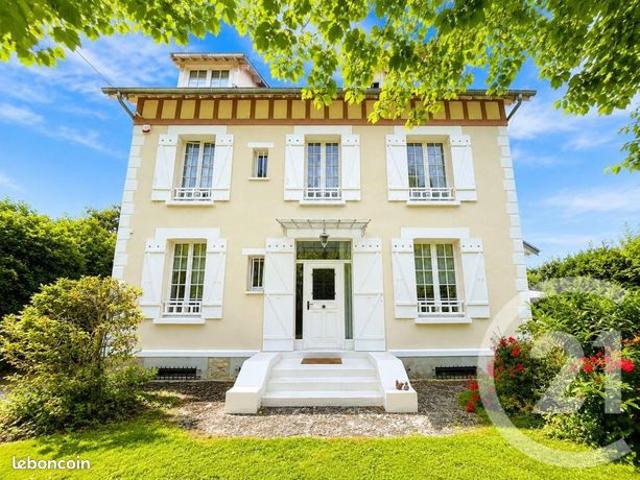 Maison 7 pièces 221 m²