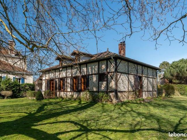 Maison 7 pièces 221 m²