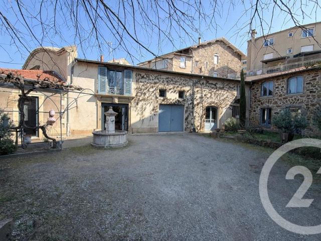 Maison 7 pièces 221 m²