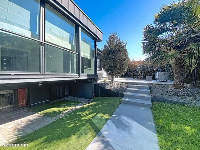 Maison 7 pièces 221 m²