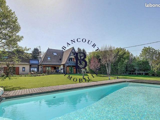 Maison 7 pièces 221 m²