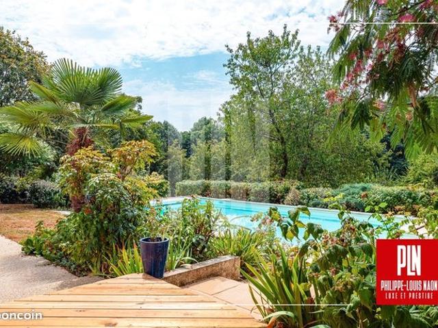 Maison 7 pièces 221 m²