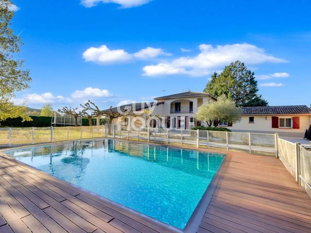 Maison 7 pièces 221 m²