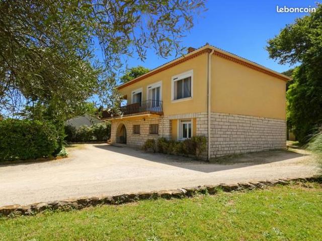 Maison 7 pièces 221 m²