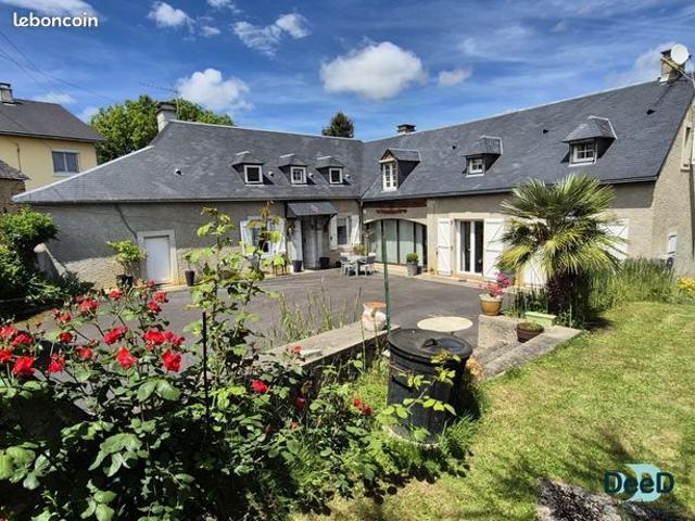 Maison 7 pièces 221 m²