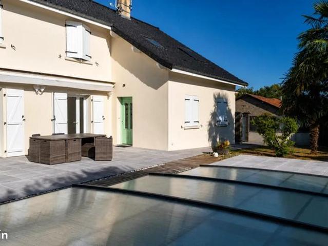 Maison 7 pièces 221 m²