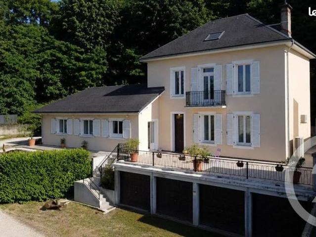 Maison 7 pièces 221 m²