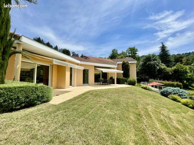 Maison 7 pièces 221 m²