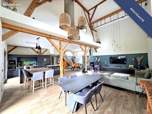 Maison 7 pièces 221 m²