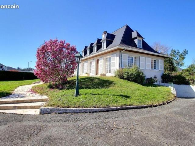 Maison 7 pièces 221 m²