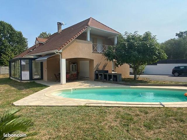 Maison 7 pièces 221 m²