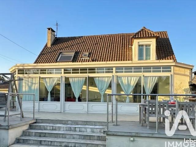 Maison 7 pièces 221 m²