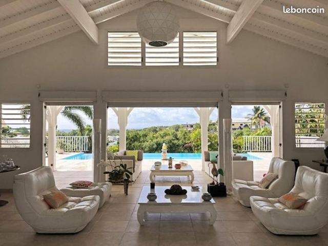 Maison 7 pièces 221 m²
