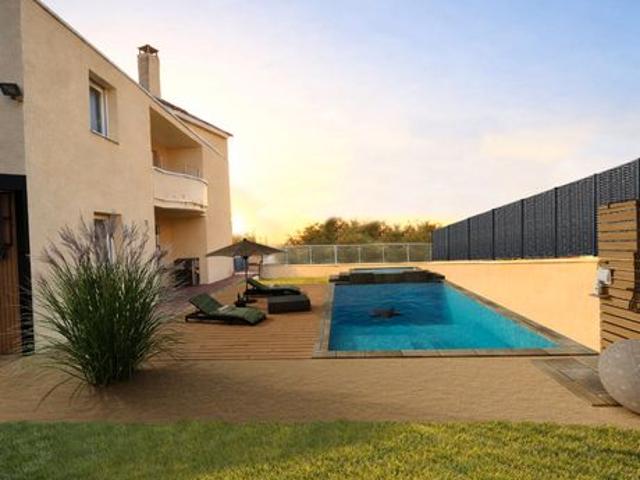 Maison 7 pièces 221 m²