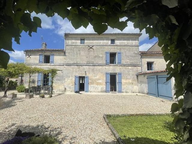 Maison 7 pièces 222 m²