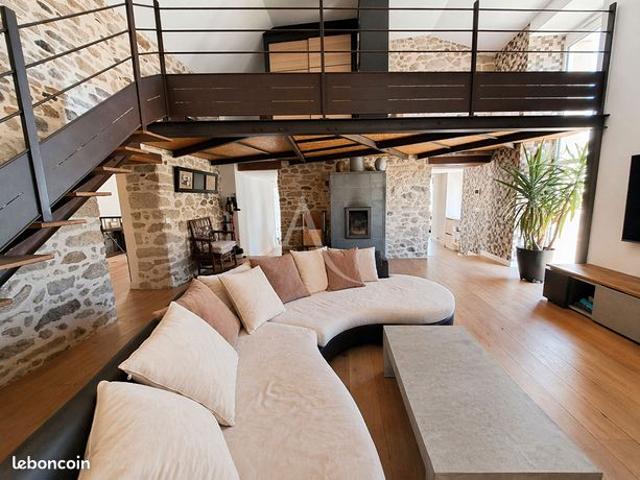 Maison 7 pièces 222 m²
