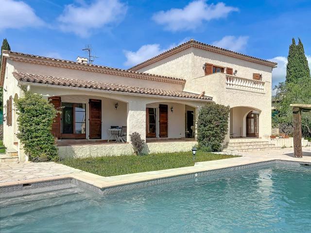 Maison 7 pièces 222 m²