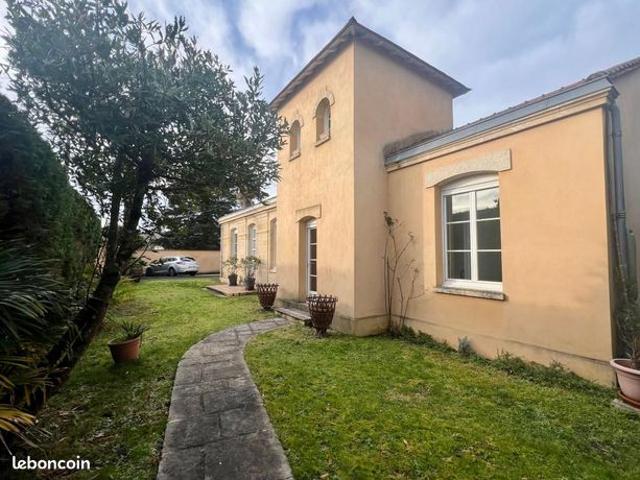 Maison 7 pièces 222 m²