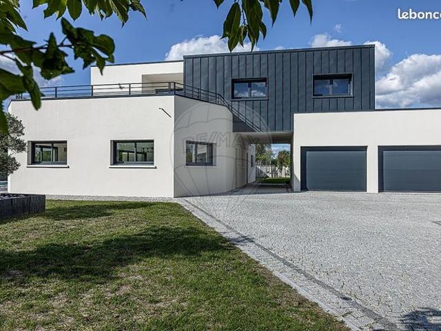 Maison 7 pièces 222 m²