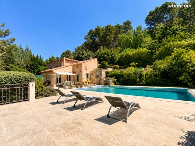 Maison 7 pièces 222 m²