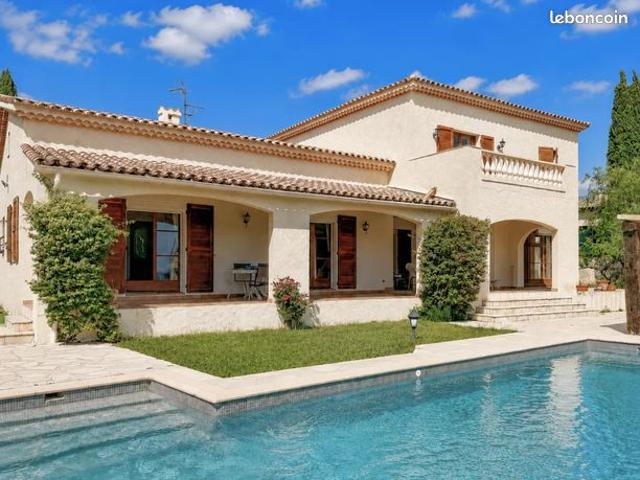 Maison 7 pièces 222 m²