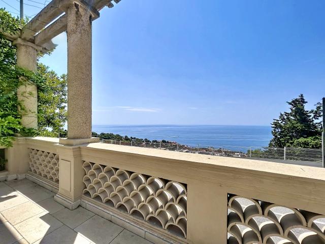 Maison 8 pièces 222 m²