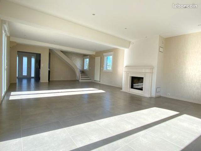 Maison 7 pièces 222 m²
