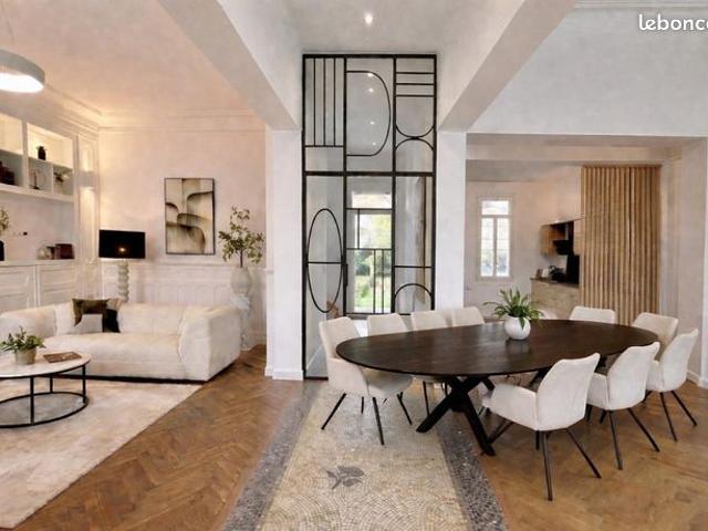 Maison 7 pièces 222 m²