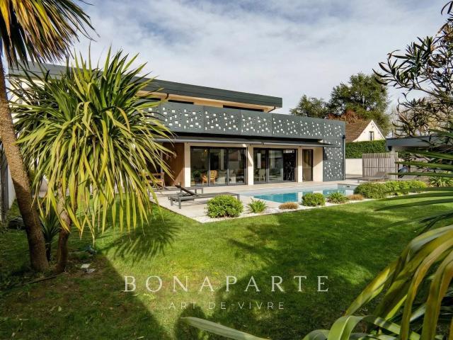 Maison 7 pièces 222 m²
