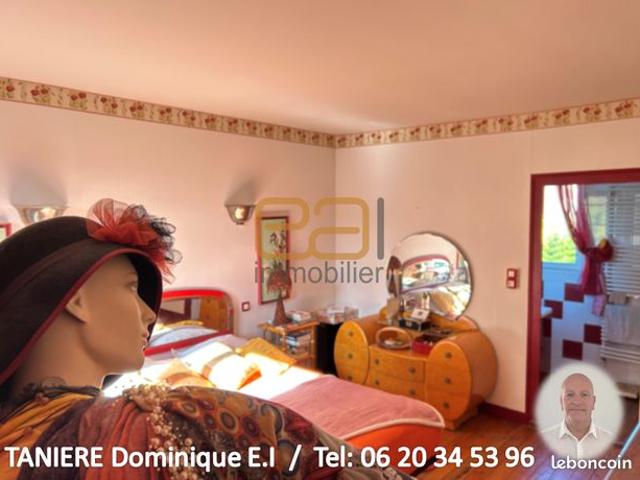 Maison 7 pièces 222 m²