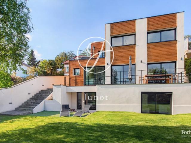 Maison 7 pièces 222 m²