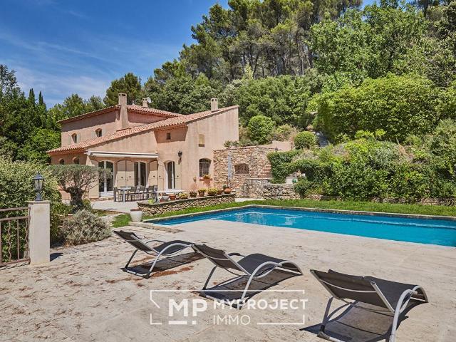 Maison 7 pièces 222 m²