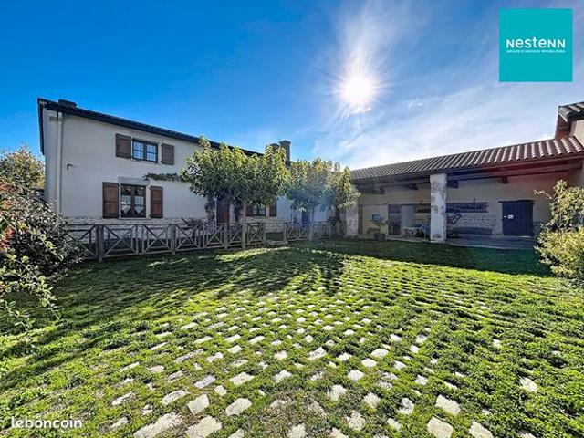 Maison 7 pièces 222 m²