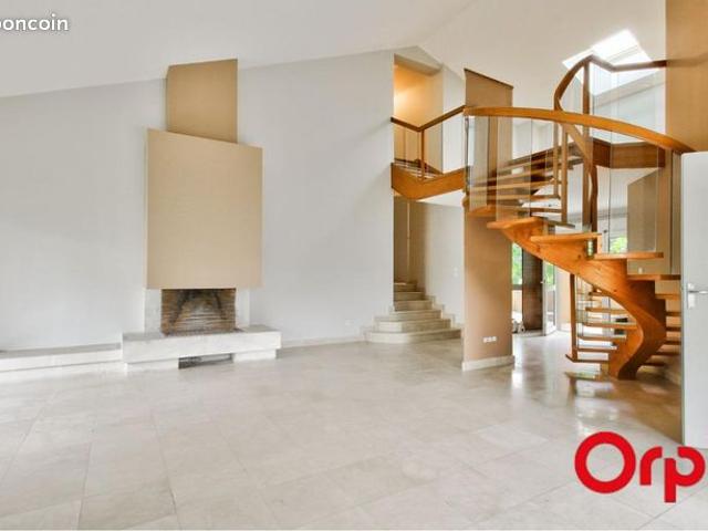Maison 7 pièces 223 m²