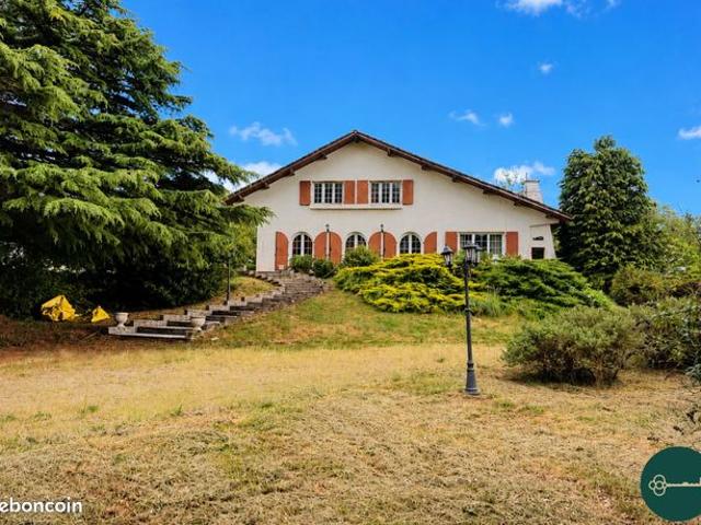 Maison 7 pièces 223 m²