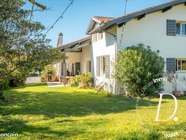 Maison 7 pièces 223 m²