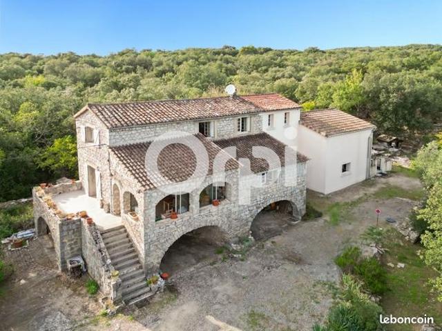 Maison 7 pièces 223 m²