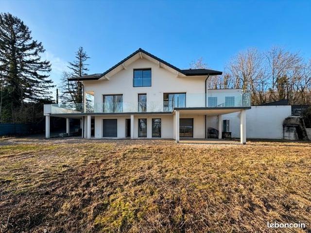 Maison 7 pièces 234 m²