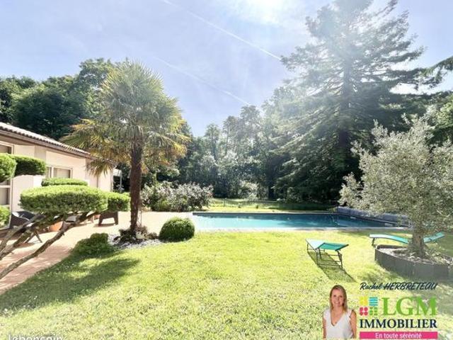 Maison 7 pièces 234 m²