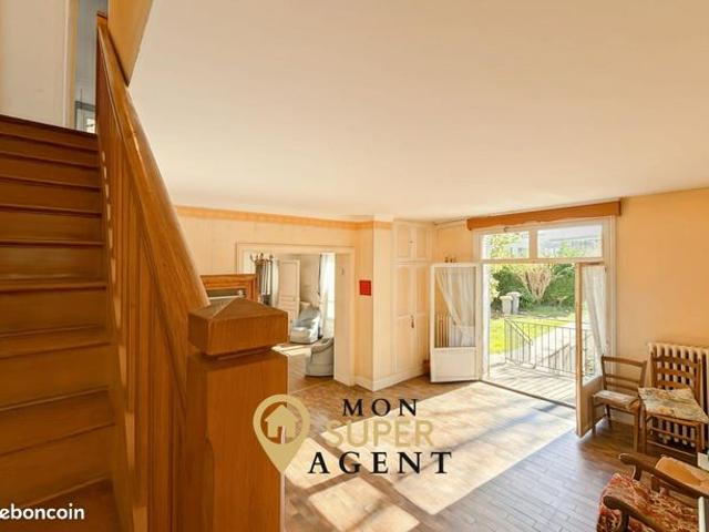 Maison 7 pièces 234 m²