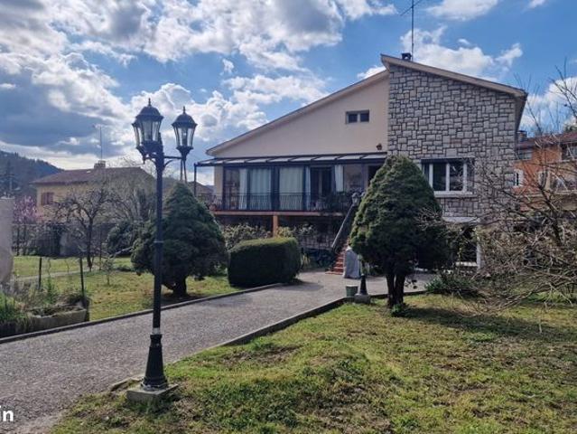 Maison 7 pièces 234 m²