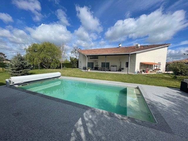 Maison 7 pièces 234 m²