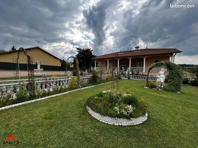 Maison 7 pièces 234 m²