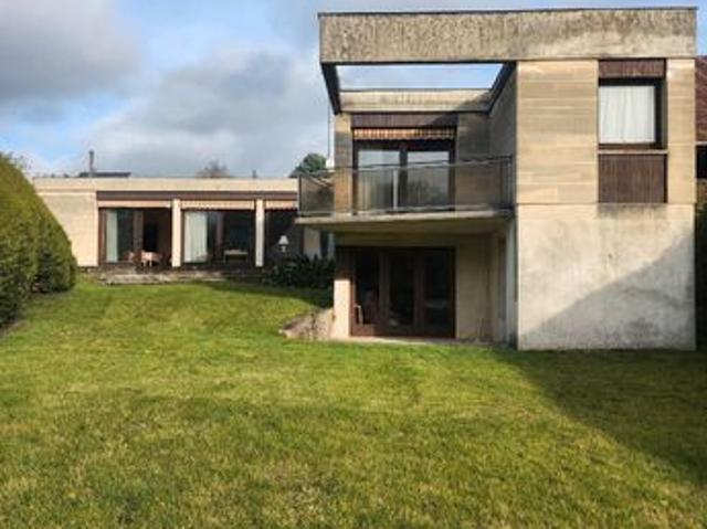 Maison 7 pièces 235 m²