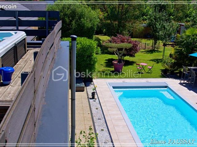 Maison 7 pièces 235 m²