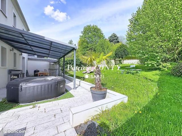 Maison 7 pièces 235 m²